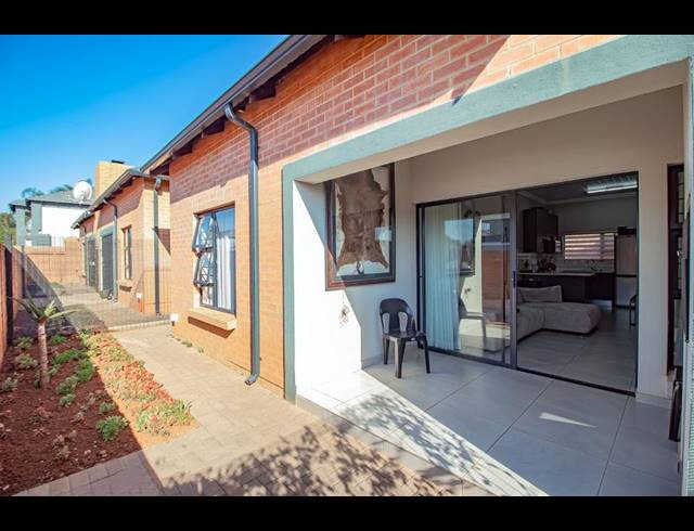 2 BEDROOM TOWNHOUSE FOR SALE IN ANNLIN